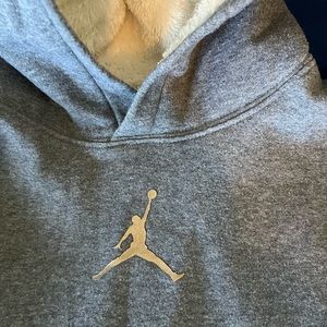 Jordan sweater used lightly
